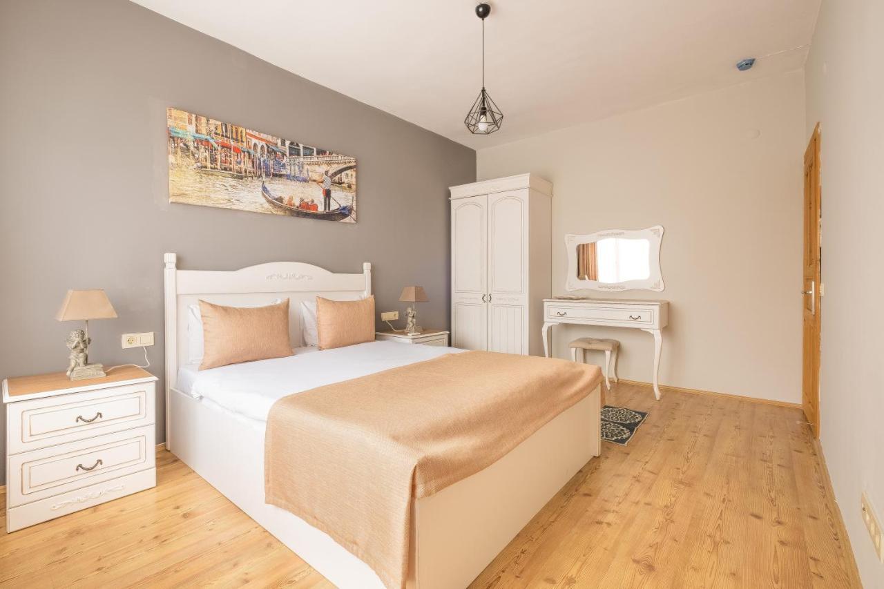 Aparthotel Old Town Deluxe Flats Antalia Esterno foto